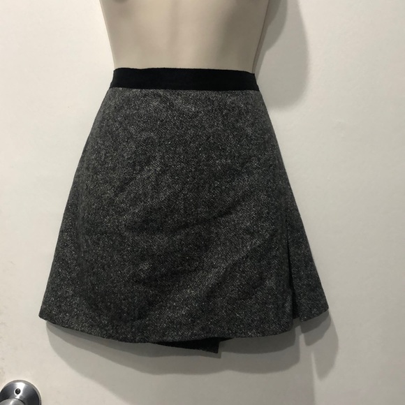 Guess 🖤✨tweed mini skirt with side pleat - Picture 4 of 8
